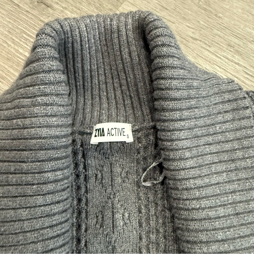 ZYIA Active Gray Ribbed Sweater - Picture 2 of 4
